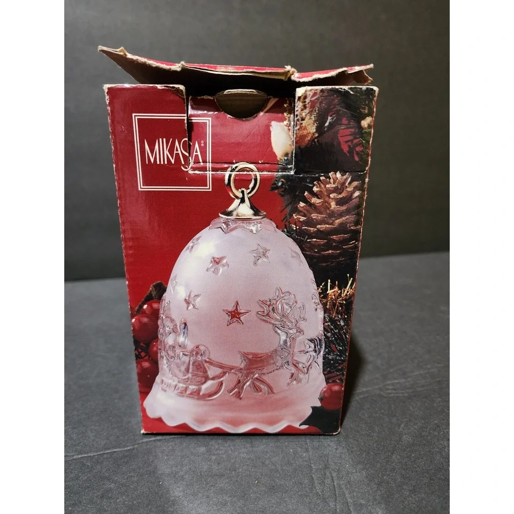 Mikasa Frosted‎ Crystal Christmas Bell  Silent Night Scene 5 1/4